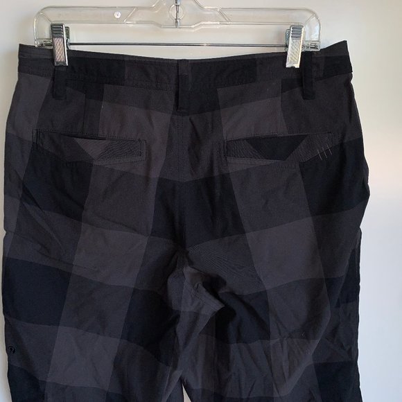 Lululemon Men's Plaid Flat Front Shorts Size 34 Black Gray Golf Everyday - Picture 4 of 7